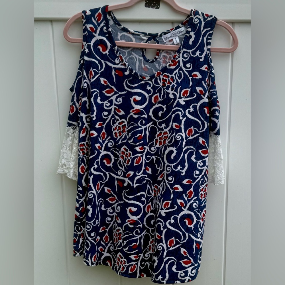 Stem & Vine Red White & Blue Cold Shoulder Top, Size Small, NWOT.